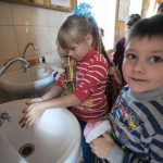 Mai mult de un sfert dintre școlile din România nu au condiții pentru spălat pe mâini