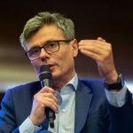 Fiecare companie economică să ajute câte o școală să devină eficientă energetic