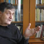 Interviu cu Alex. Ștefănescu: „Mă bucur de fiecare dată să constat că există în România și tineri care citesc“
