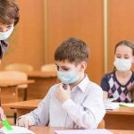 Cum vor fi evaluați elevii care fac în continuare școala online și cum se vor susține examenele naționale?