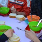 Petiție către Ministerul Educației: o masă caldă la prânz pentru toți elevii!