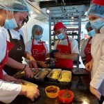 Cozonaci făcuți de elevi pentru bătrâni și copii instituționalizați