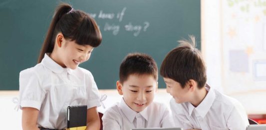 China redeschide total școlile și grădinițele