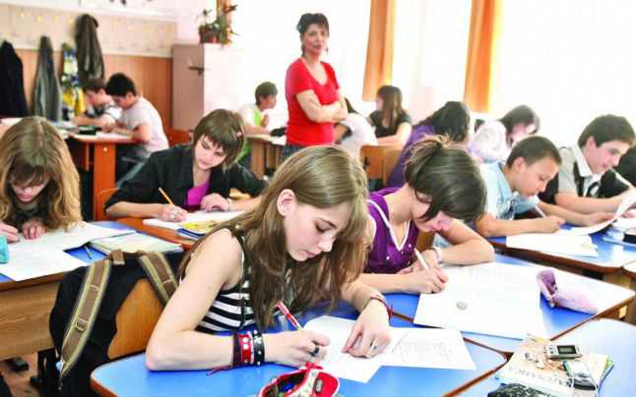 Legea Educației Naționale din Învățământul Preuniversitar: Școlile vor avea bugete proprii pentru acordarea burselor