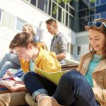 Fragmentarism, hibridizare, decanonizare, carnavalism