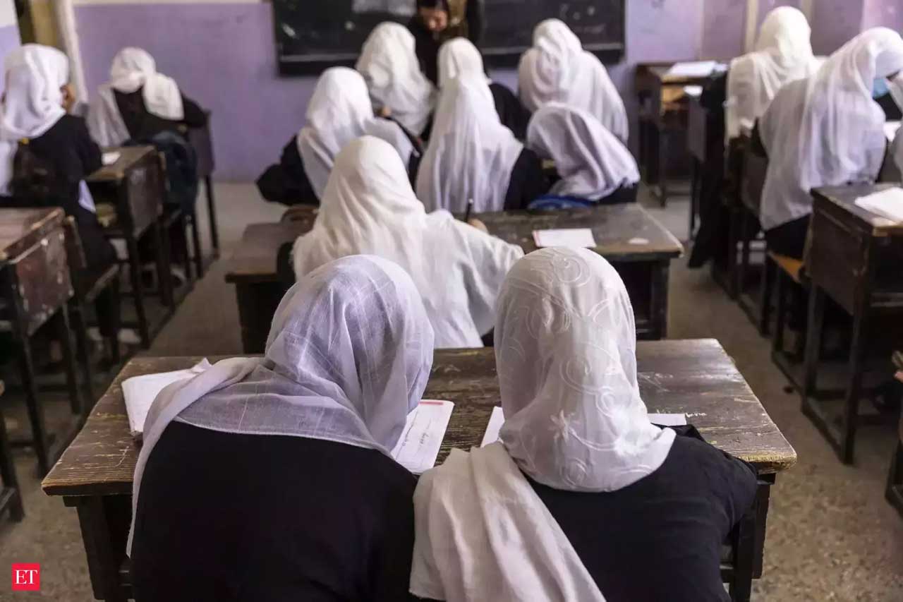 În Afganistan, accesul fetelor la învățământ superior a devenit interzis