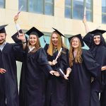 Visurile ultimului an de liceu, dificultățile întâiului an de universitate