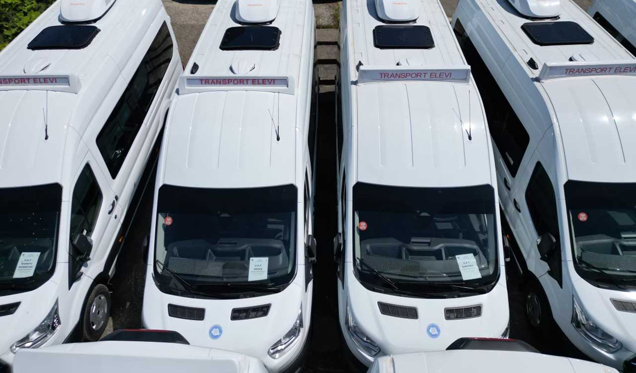 Microbuzele școlare achiziționate la suprapreț fac obiectul a trei anchete concomitente