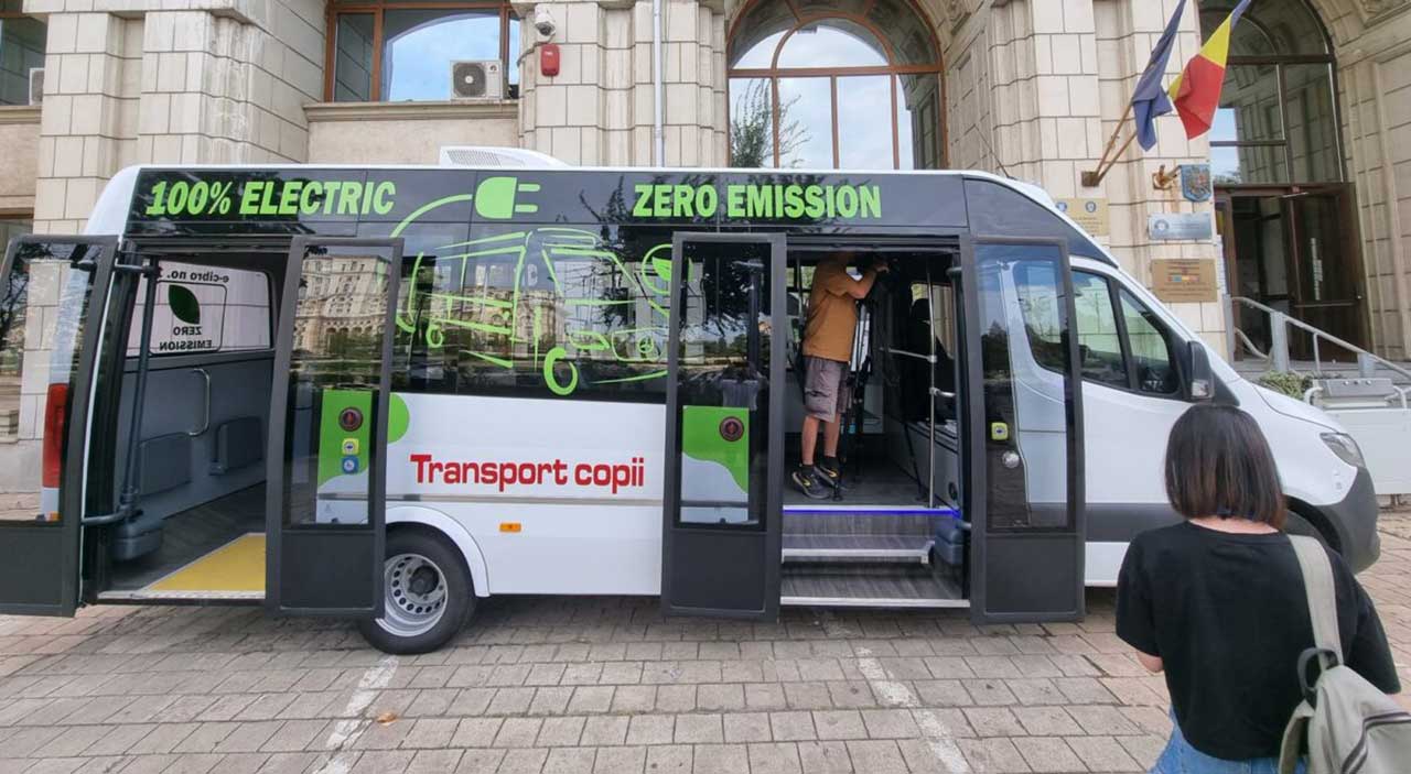 Doar elevii de liceu vor mai beneficia necondiționat de transport gratuit