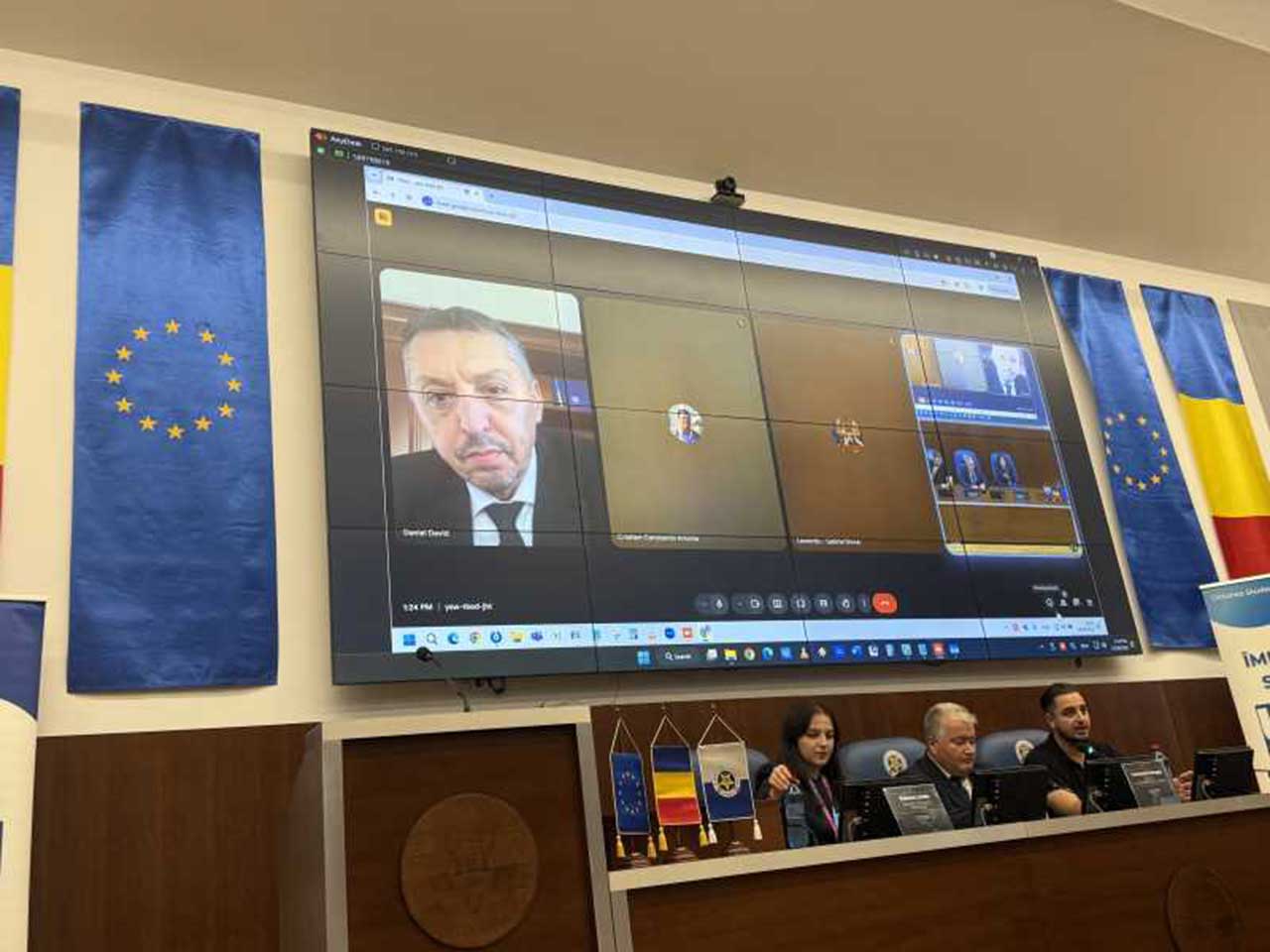 Daniel David, la Adunarea Generală a USR: Căutăm fonduri europene pentru burse