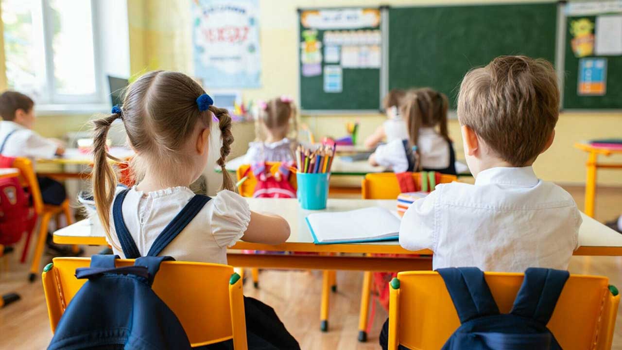 Elevii din clasa pregătitoare vor beneficia, gratuit, de materiale didactice