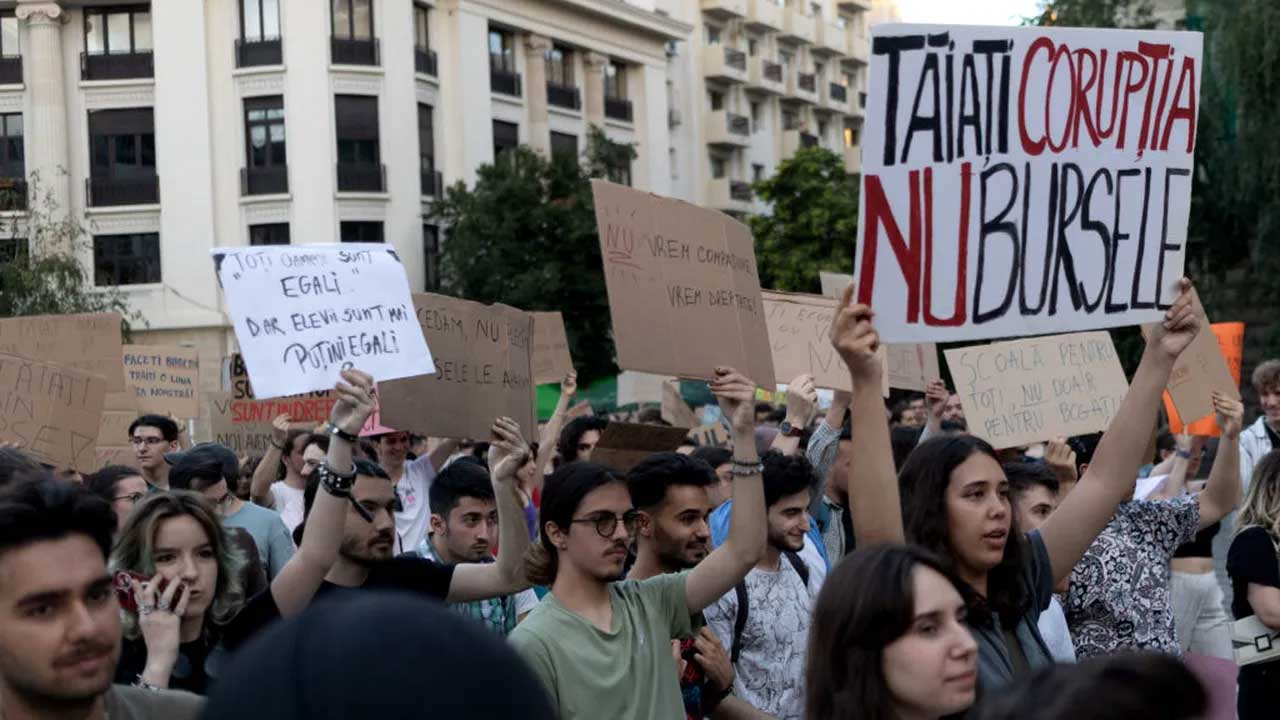 Studenții vor marca debutul noului an universitar prin proteste în întreaga țară
