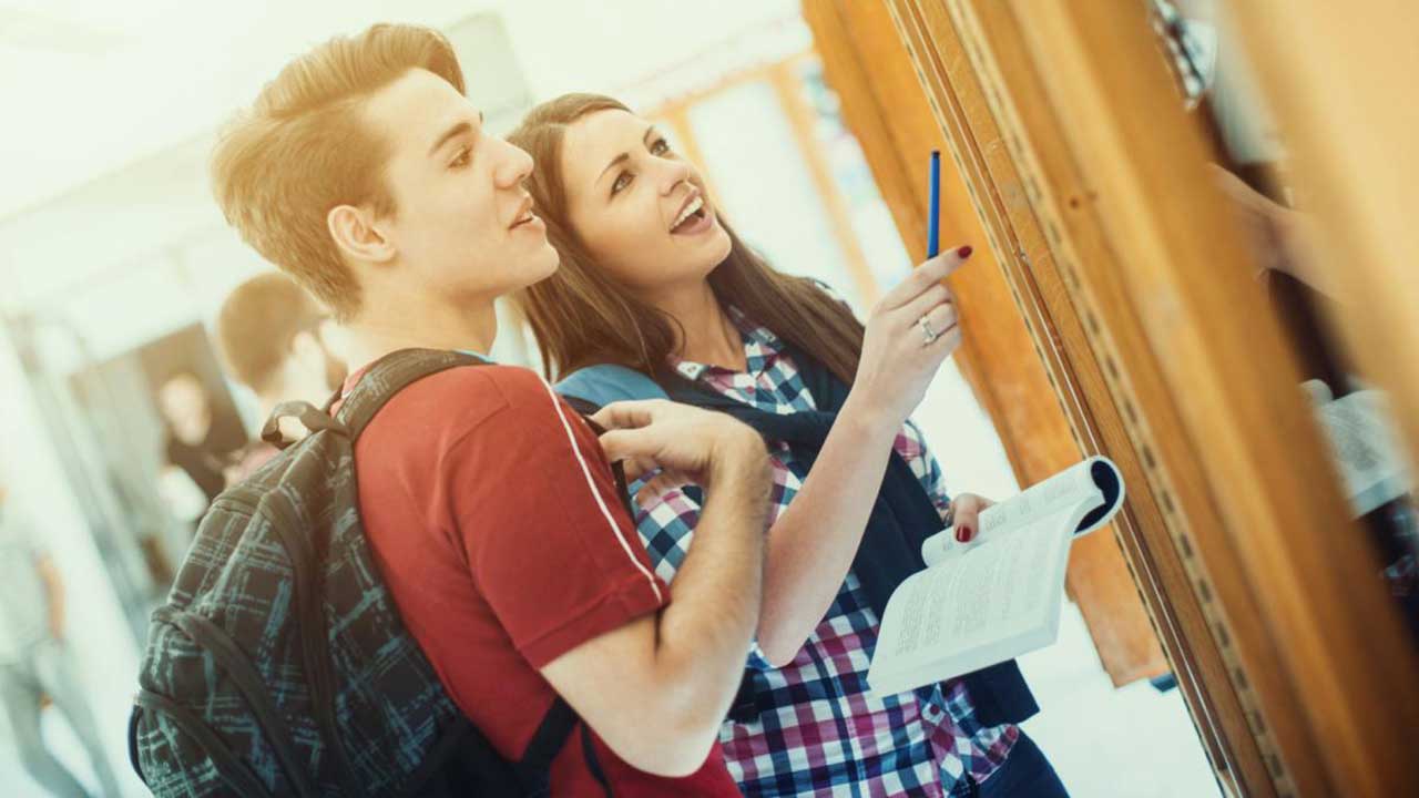 Stimulente financiare pentru elevii care au obținut media 10 la examenele naționale