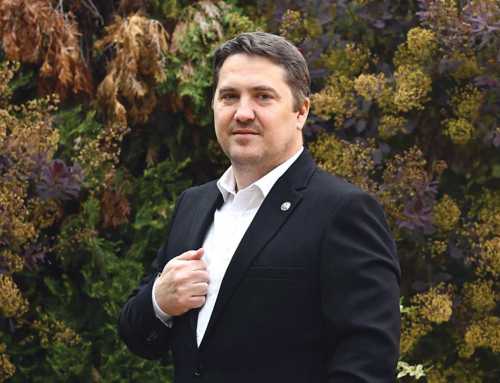 Interviu cu prof. Marius Perianu, coordonatorul Lotului Olimpic de Juniori la Matematică al României: „A învăța matematică înseamnă a învăța să gândești clar, să evaluezi alternative și să te bazezi pe rațiune, nu pe impresii.”