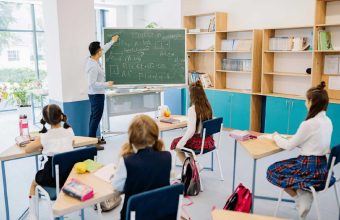 Metodologia privind dezvoltarea curriculumului la decizia elevului, lansată în consultare publică