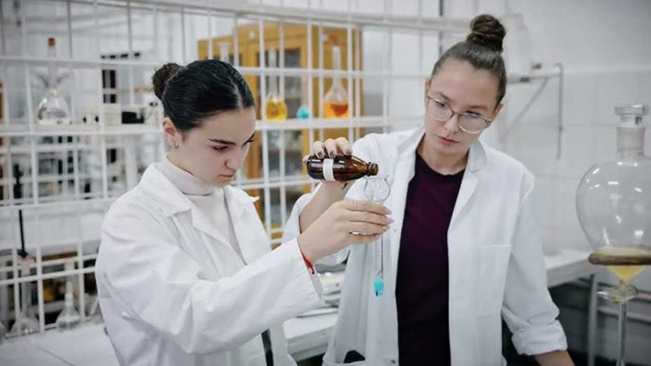 Bacalaureat 2026: pregătire gratuită la chimie