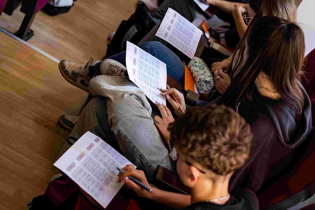 Caravana de Educație Financiară pentru elevi de liceu