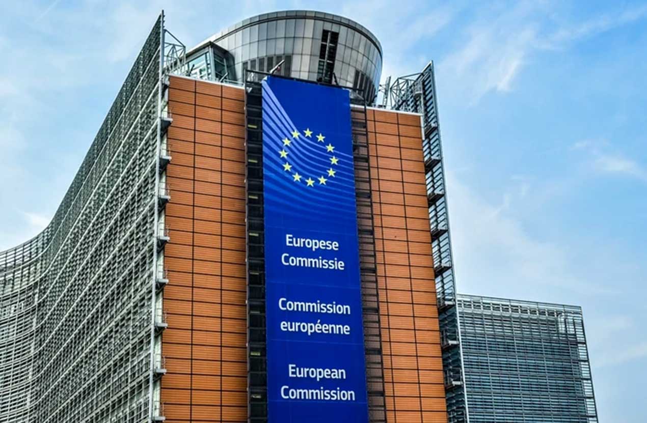 Comisia Europeană a aprobat primele de carieră pentru profesorii din România