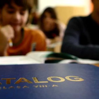 România continuă să fie pe primul loc în UE în privința copiilor care părăsesc timpuriu școala