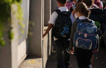 Alocația de hrană pentru elevii cu CES, înlocuită cu masă caldă sau pachet alimentar