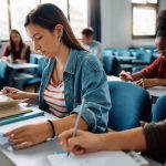 Burse din fonduri europene pentru aproape 40.000 de studenți români