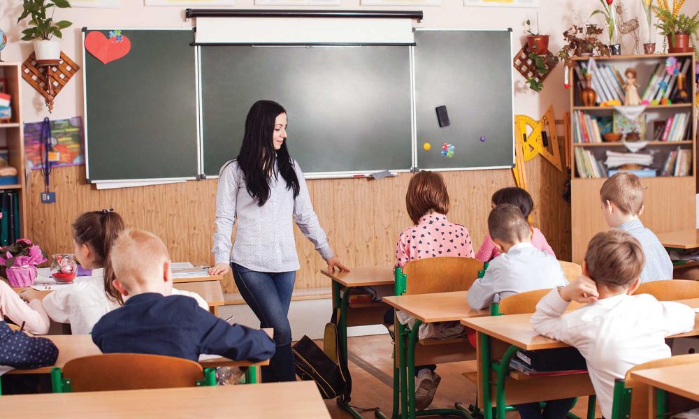 Educație și Instrucție. Recuperarea Educației în Școală